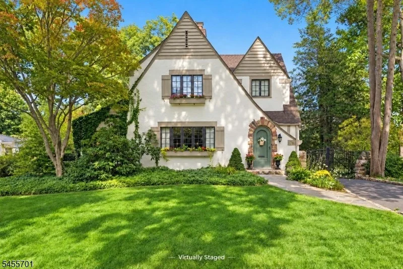 Photo of 176 Canoe Brook Pkwy