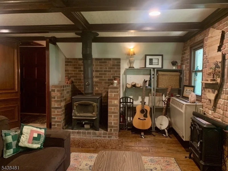 Photo of 4 Pine Tree Ln