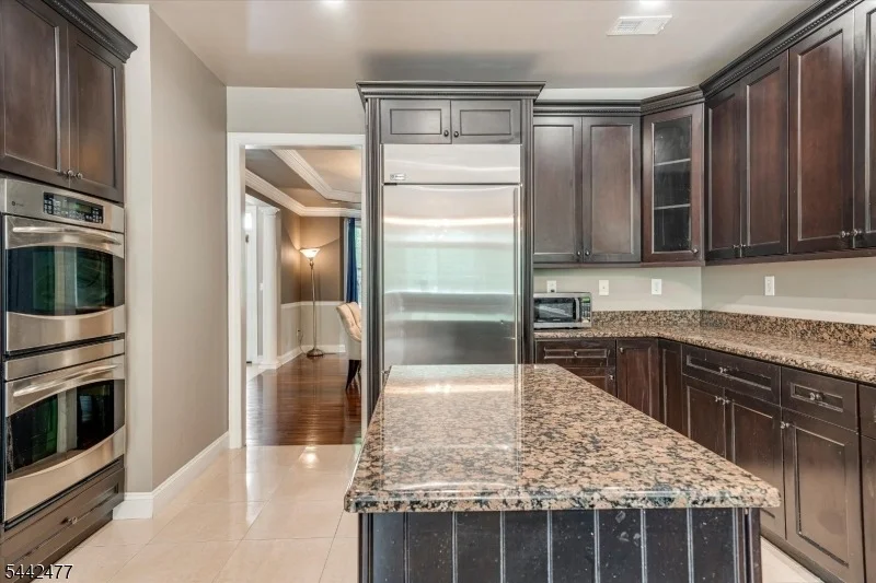 Photo of 21 Whitbay Dr