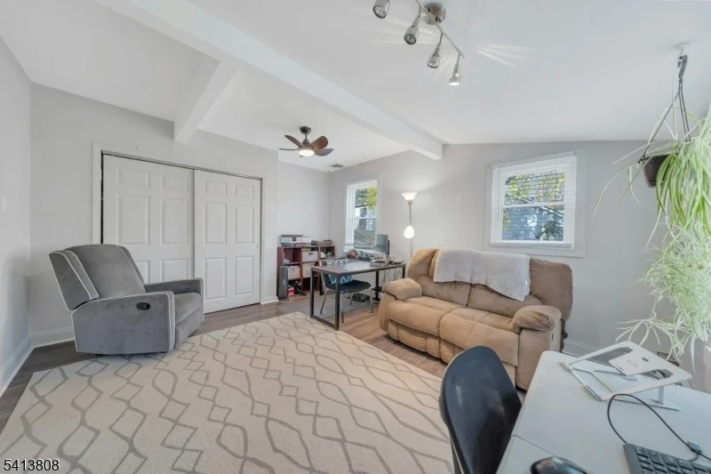 Photo of 39 Delaware Rd