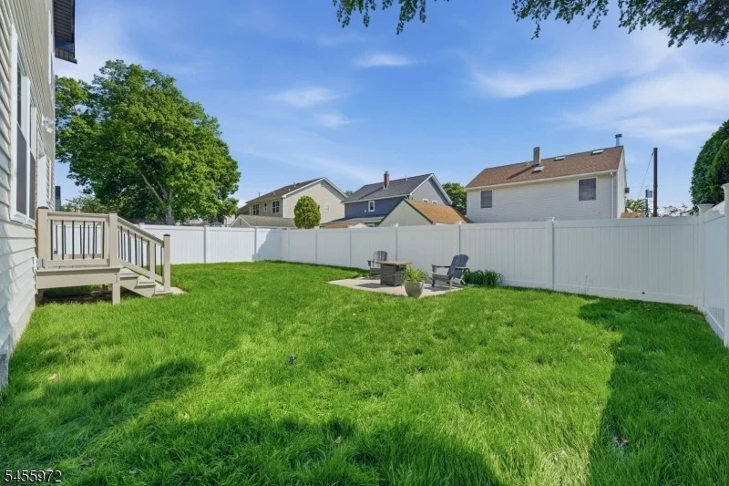 Photo of 588 Maple Ave