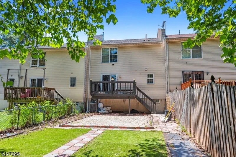 Photo of 4 Dandridge Dr