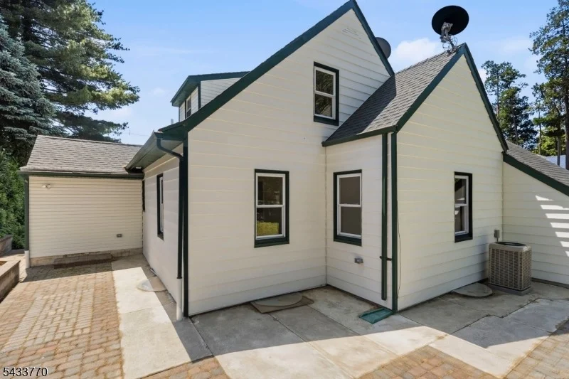 Photo of 573 Conant St