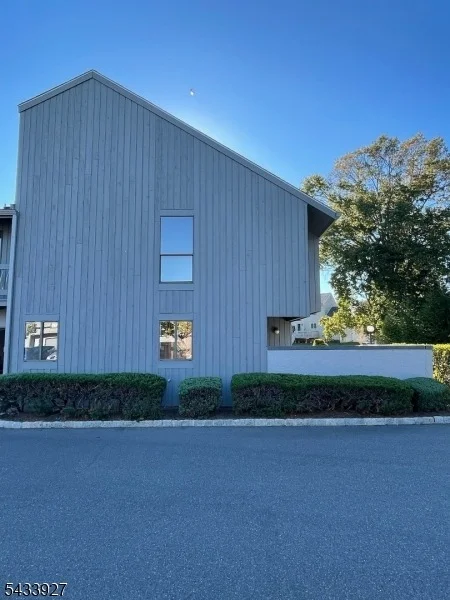 Photo of 73 Linda Ln