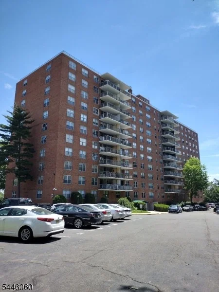 Photo of Unit 7E at 301 Beech St