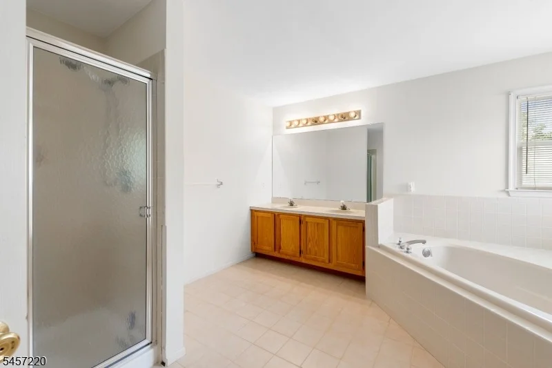 Photo of 4 Hawthorn Dr