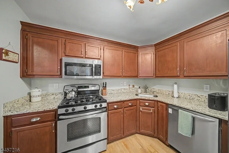 Photo of 42 HICKORY WAY