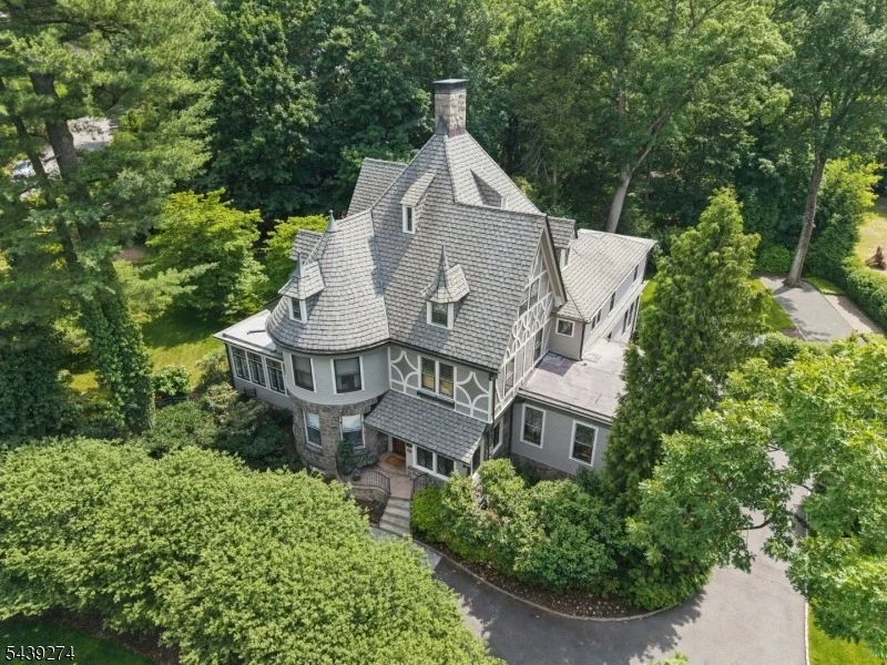 Photo of 230 Springfield Ave