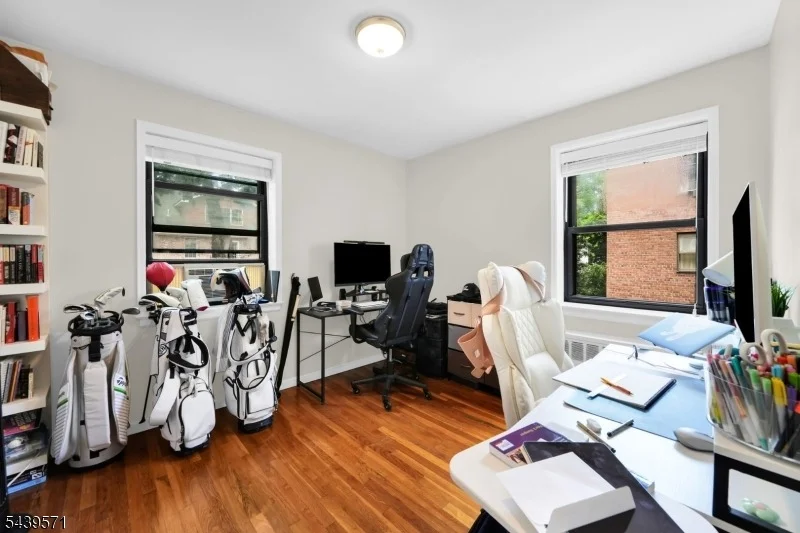 Photo of Unit 4E at 130 Orient Way