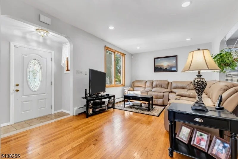 Photo of 465 Ellen St