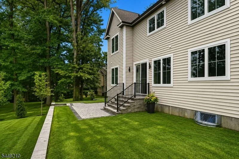 Photo of 936 Beverly Dr