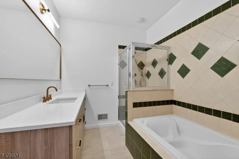 Photo of 8 Maple Cres Unit 12