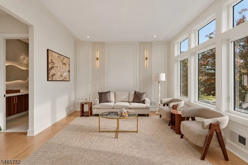Photo of 6 Cliffside Dr