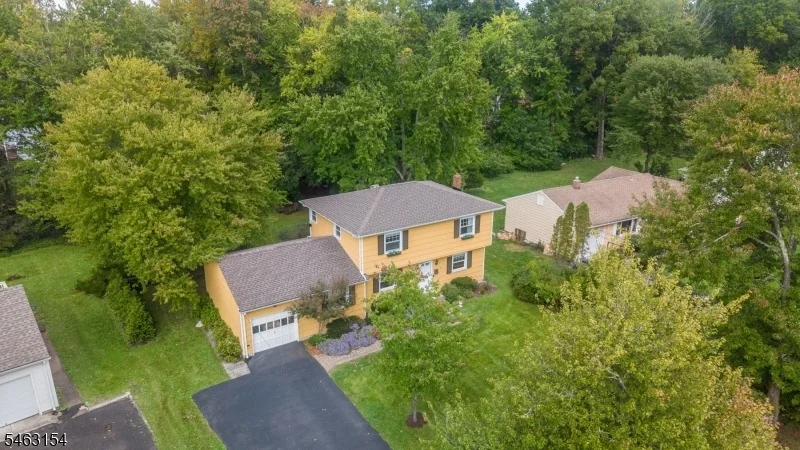 Photo of 43 Chaucer Dr