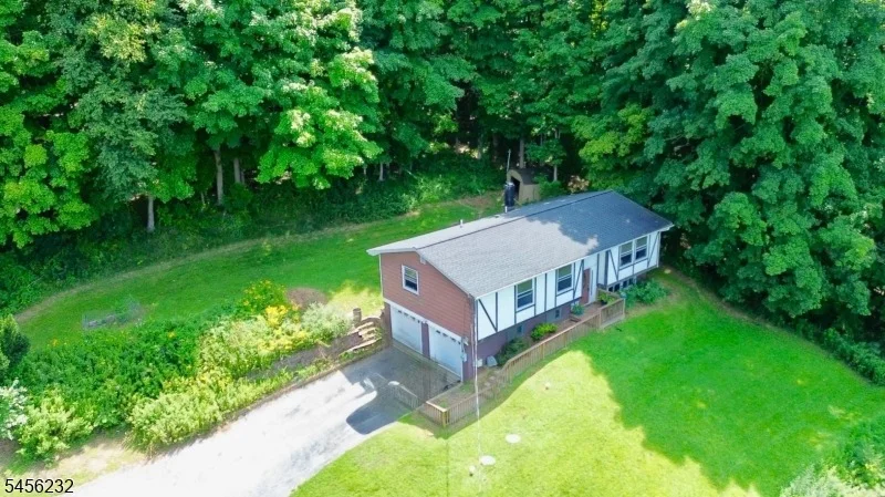 Photo of 131 Munsonhurst Rd