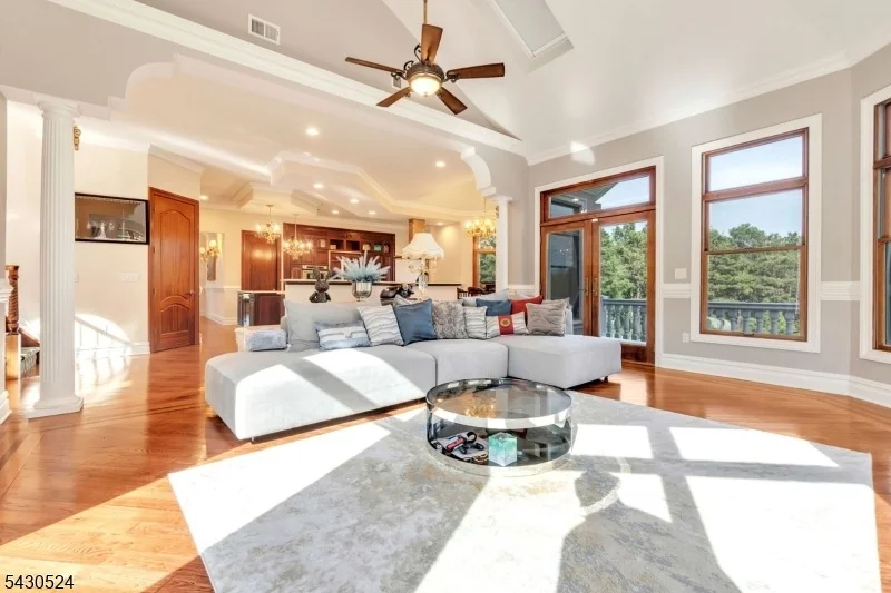 Photo of 37 Robbins Rd