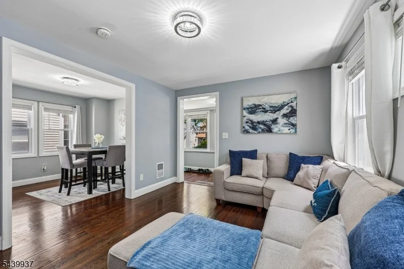 Photo of 377 Parker Ave