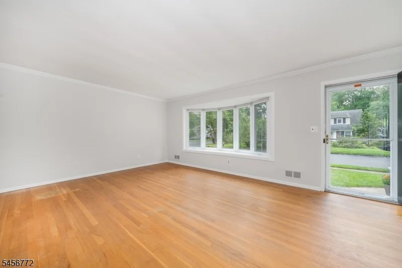 Photo of 43 Roosevelt Ave