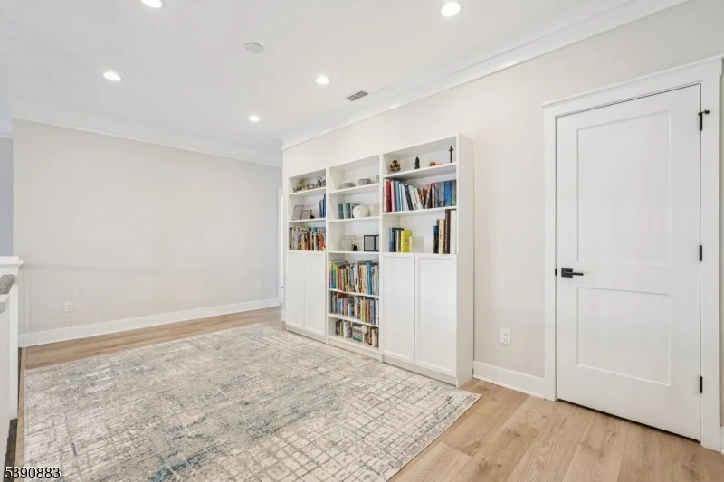 Photo of 30 Juniper Ct