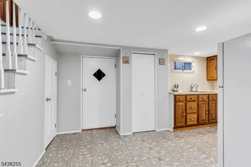 Photo of 465 Ellen St