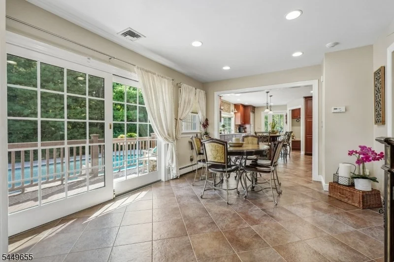 Photo of 9 Pitcairn Dr