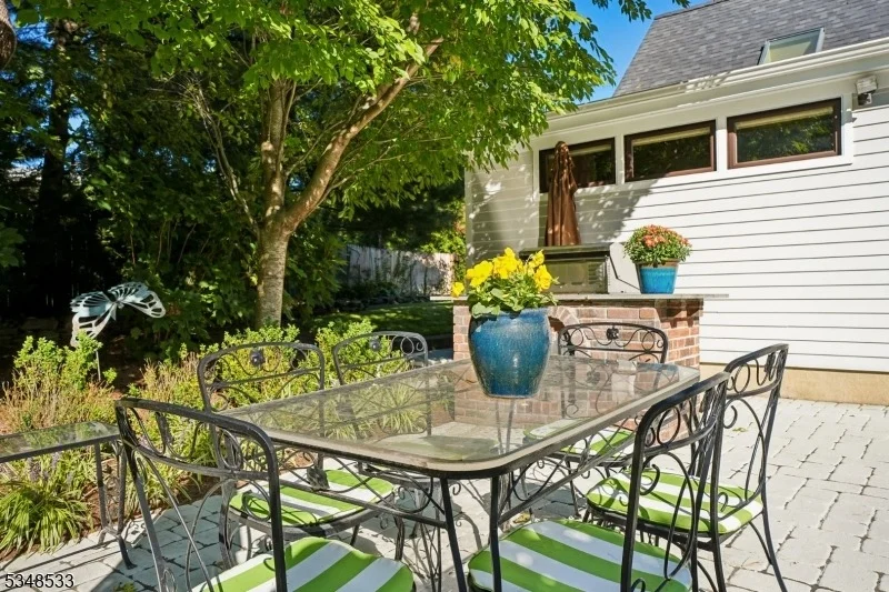 Photo of 11 Meadowbrook Ct