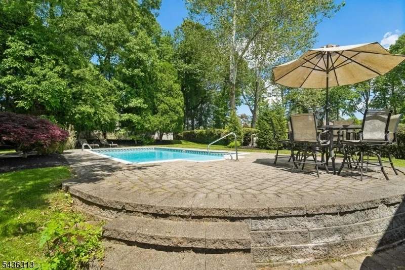 Photo of 18 Mary Ellen Dr