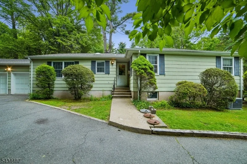 Photo of 137 Beekman Rd
