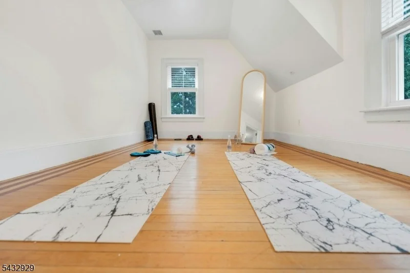 Photo of 42 Llewellyn Rd