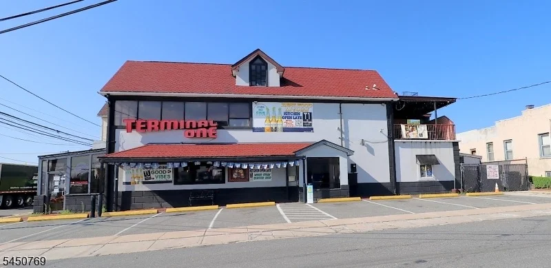 Photo of 566 Spring St