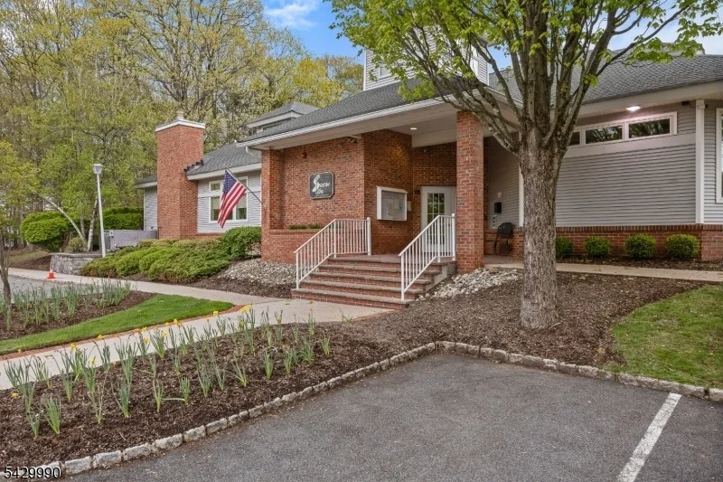 Photo of 35 Maple Ln