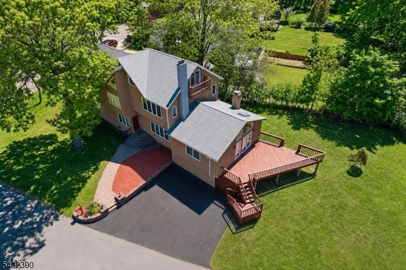 Photo of 17 Hickory Dr