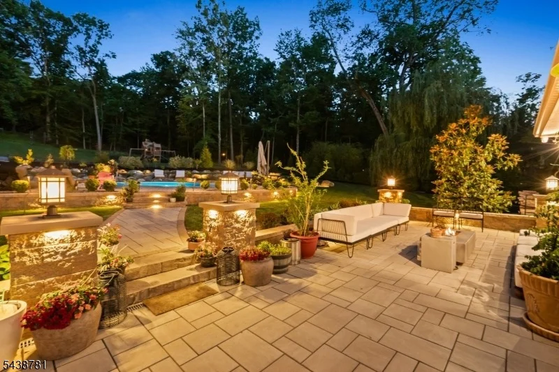 Photo of 60 Nottingham Dr