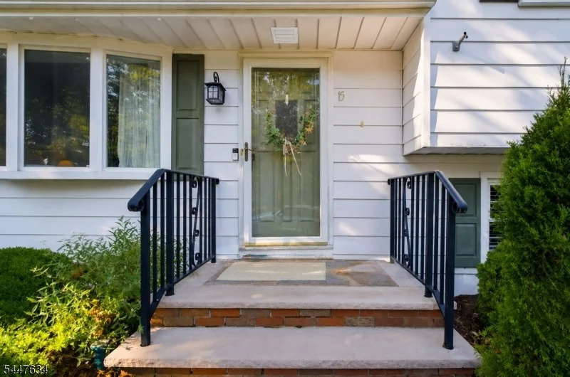 Photo of 15 Stonehill Rd