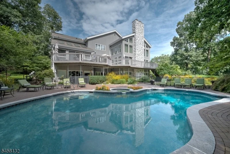 Photo of 52 Edgemont Rd