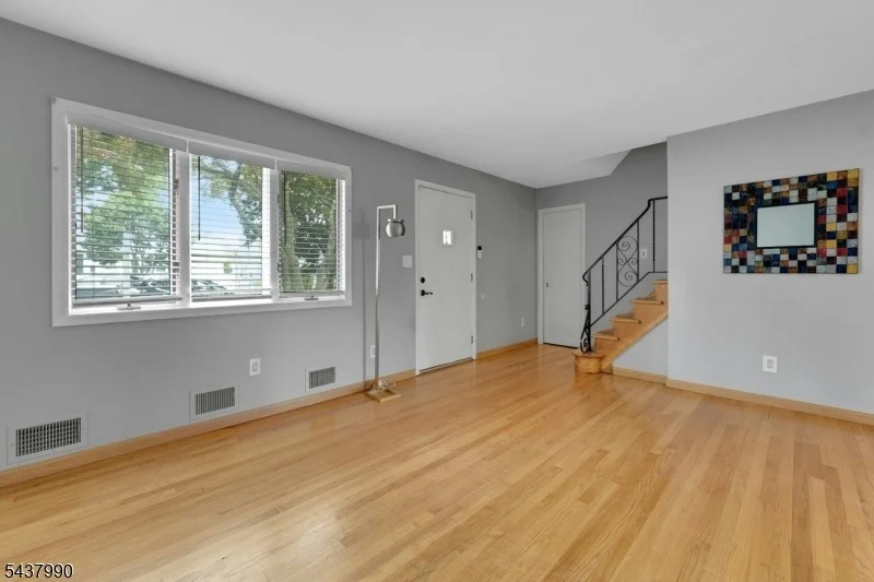Photo of 451 Chestnut St