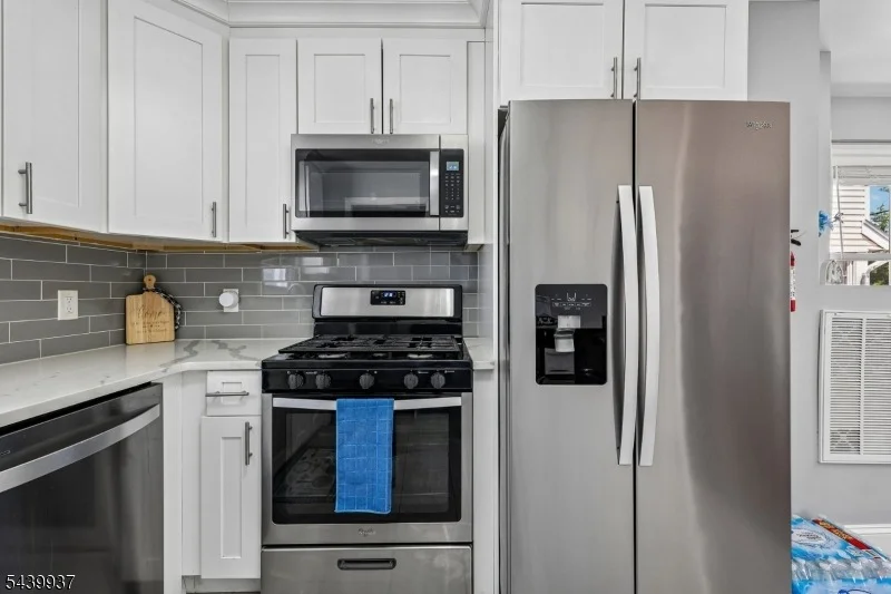 Photo of 377 Parker Ave