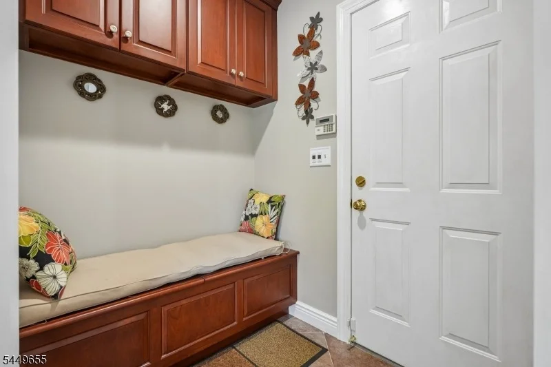 Photo of 9 Pitcairn Dr