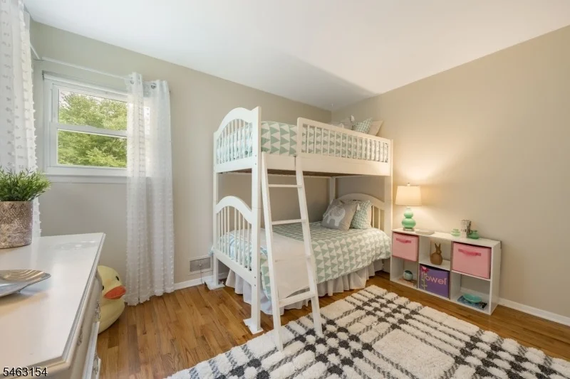 Photo of 43 Chaucer Dr