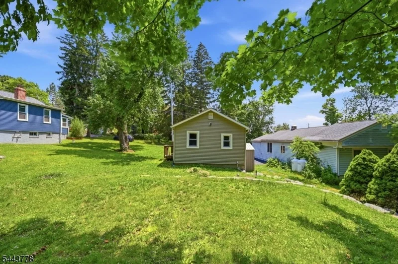 Photo of 82 Fairview Dr