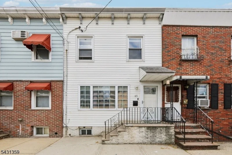 Photo of 63 Garrison St