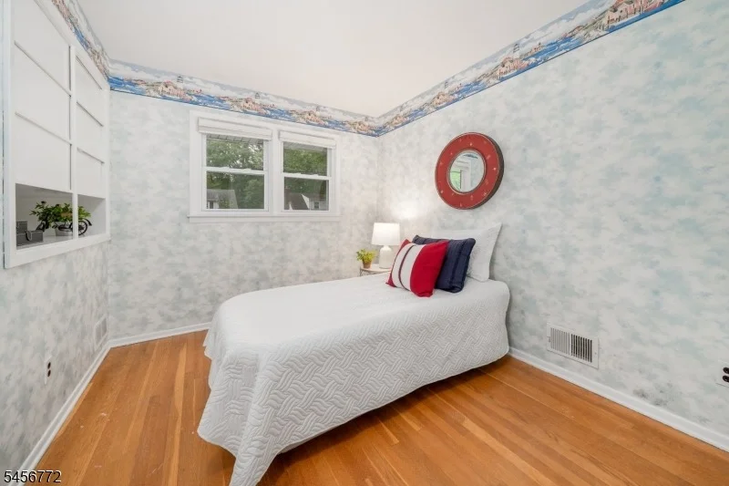 Photo of 43 Roosevelt Ave