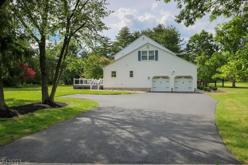 Photo of 77 Ridgeview Dr