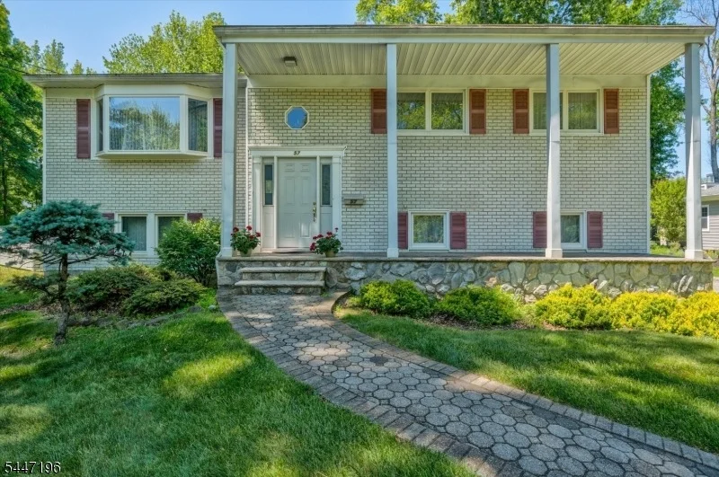 Photo of 57 Robbins Ave
