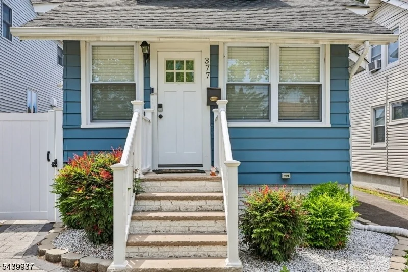 Photo of 377 Parker Ave