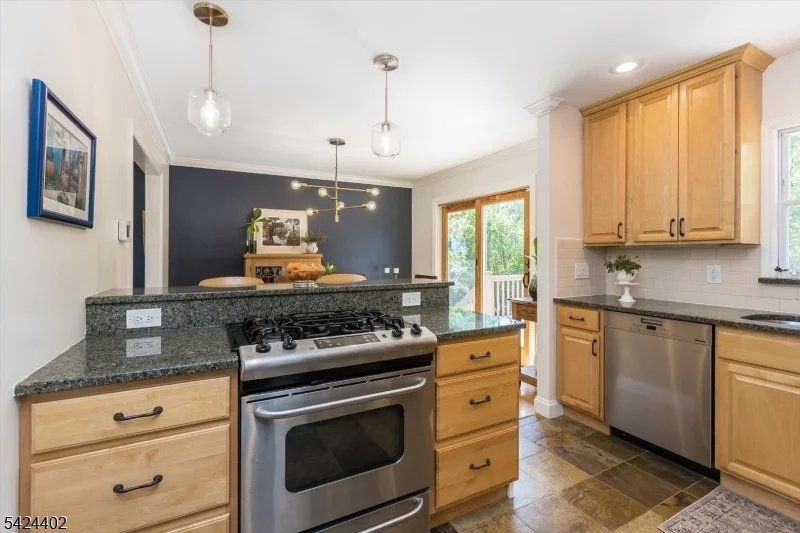 Photo of 30 Bellaire Dr