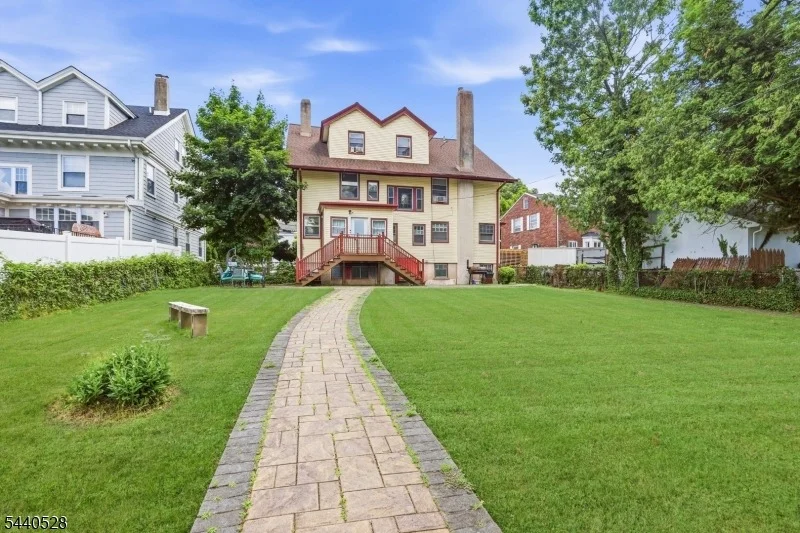 Photo of 569 Berkeley Ave