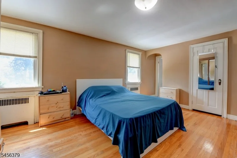 Photo of 2758 Larchmont Rd