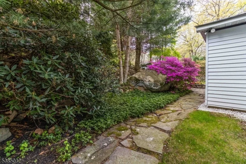 Photo of 6 Seabert Ln