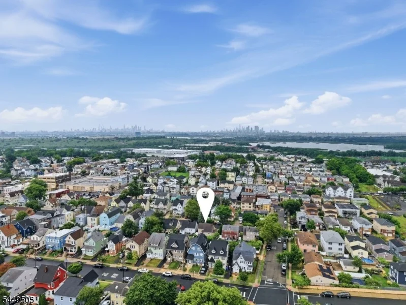 Photo of 647 Devon St